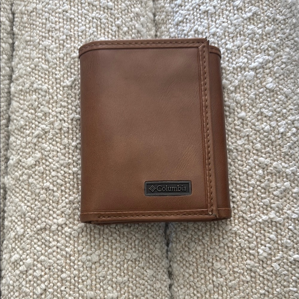 Columbia Men's Brown Leather Wallet